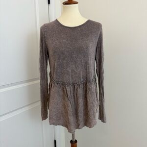 Umgee Women’s Mineral Washed‎ Ruffled Scalloped Hem Gray Top Blouse Size Medium